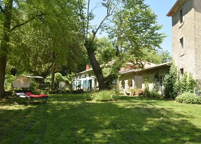 Hostel Pan Demeure Et Granges Montesquieu-Avantes