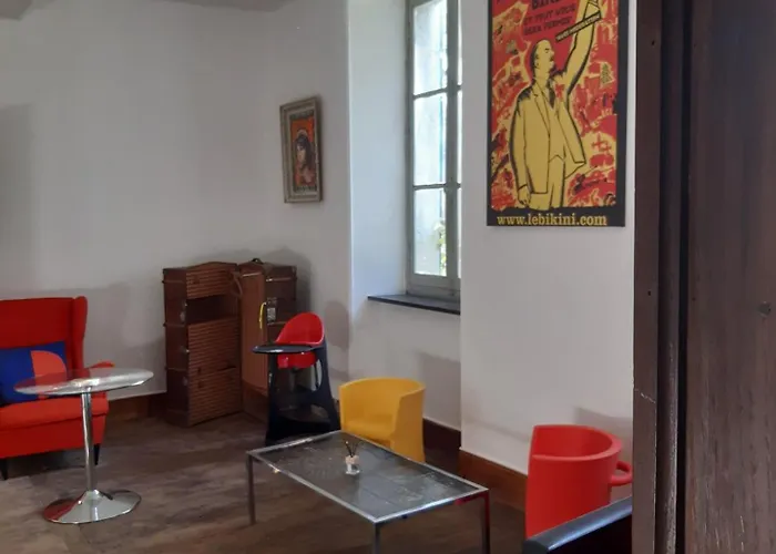 Pan Demeure Et Granges Hostel