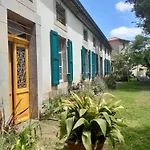 Pan Demeure Et Granges Hostel
