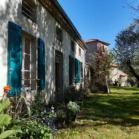 Pan Demeure Et Granges Hostel Montesquieu-Avantes