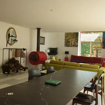 Pan Demeure Et Granges Hostel