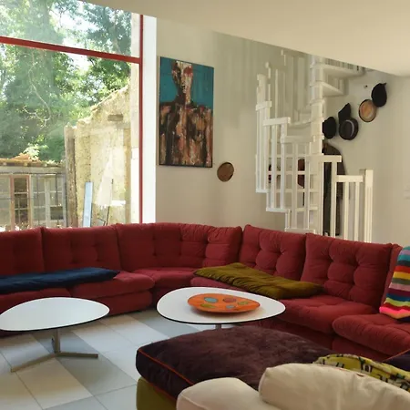 Pan Demeure Et Granges Hostel *