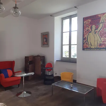 Pan Demeure Et Granges Hostel *