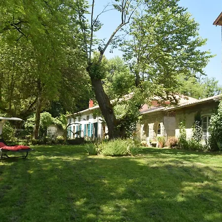 Hostel Pan Demeure Et Granges Montesquieu-Avantes