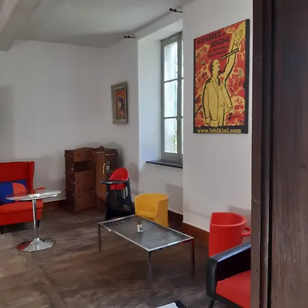 Pan Demeure Et Granges Hostel