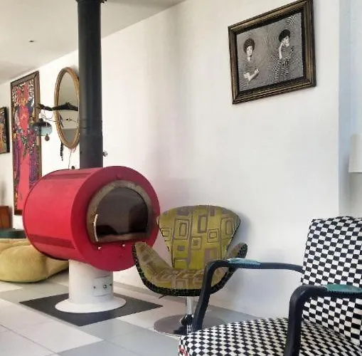 Pan Demeure Et Granges Hostel