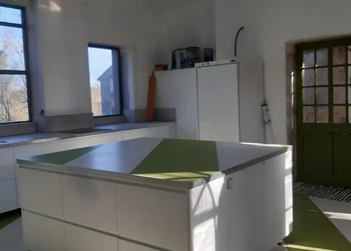 Pan Demeure Et Granges Hostel